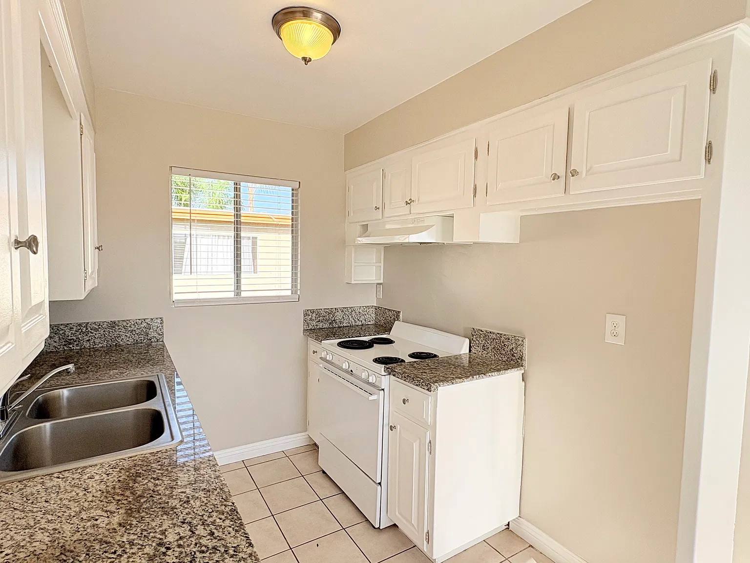 2 bed, 800 sqft, $2,100 — Photo 4