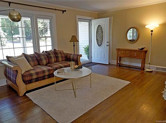 3rd image of 218 Ewbank Dr
