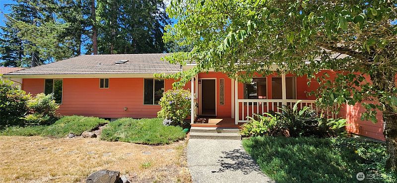 3rd image of 130 E Lakeland Way