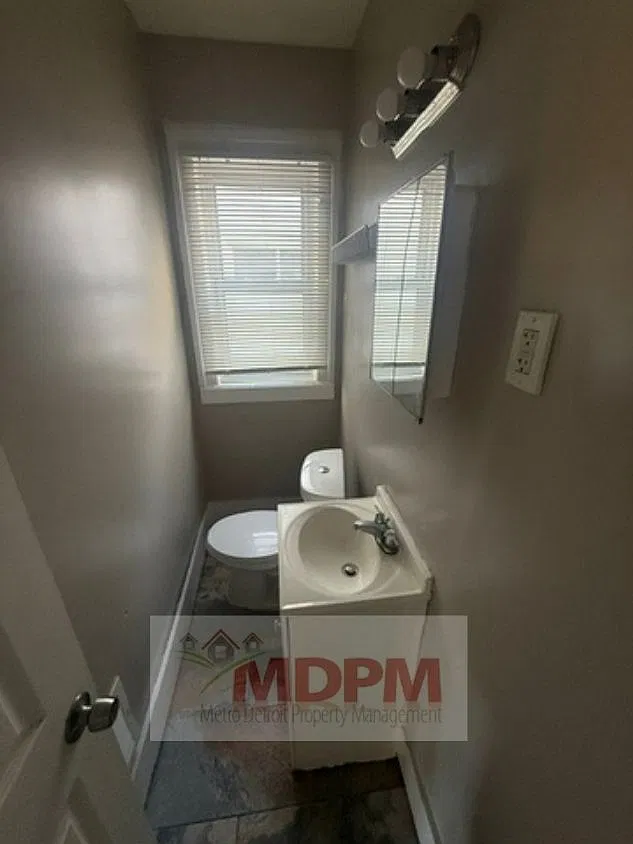 3 bed, 1.5 bath, 1479 sqft, $1,200 — Photo 3