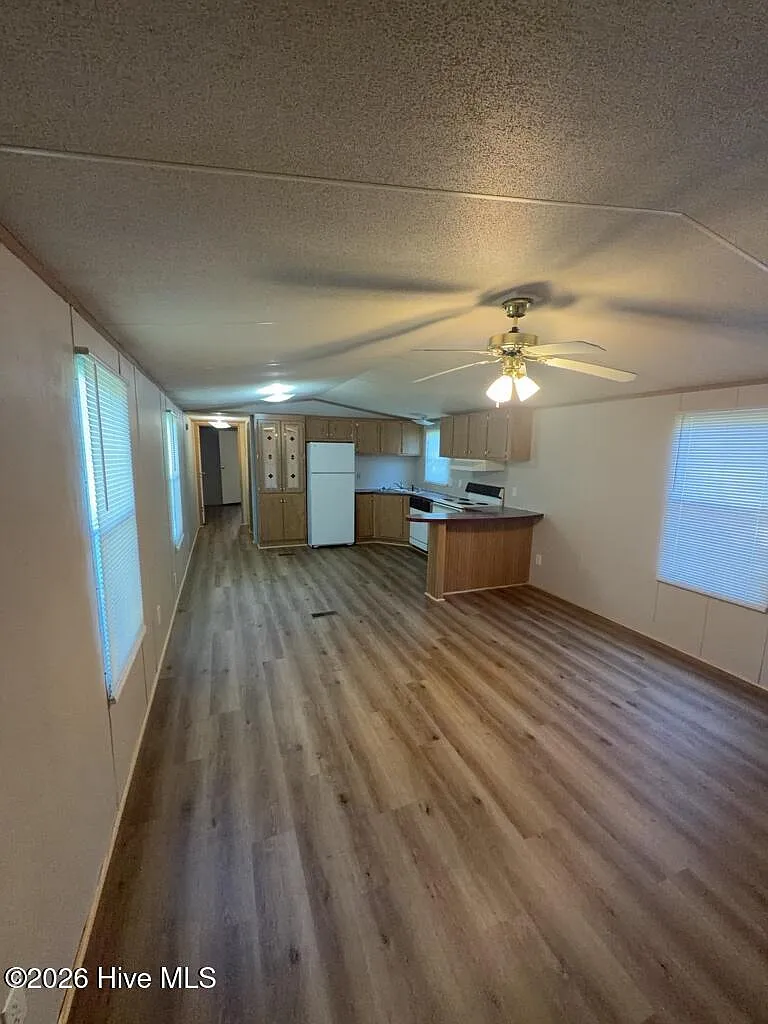 2 bed, 4.0 bath, 868 sqft, $950 — Photo 2