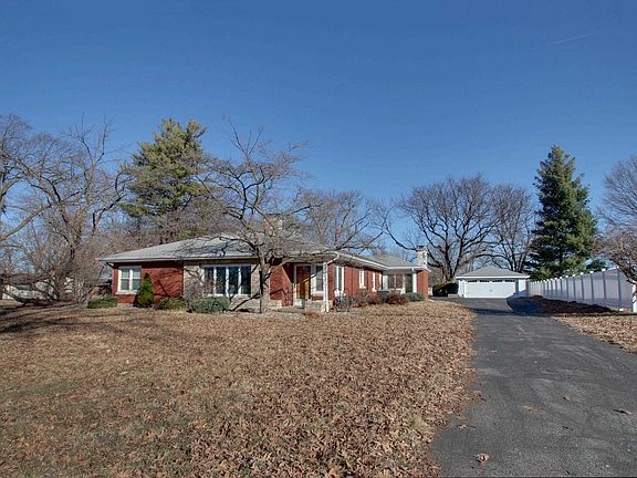 2nd image of 1301 Highland Ln
