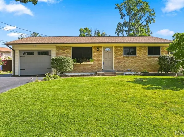 2002 Janiculum Dr, Fenton, MO 63026
