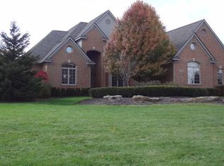 9903 Rosemary Ln, Brighton, MI