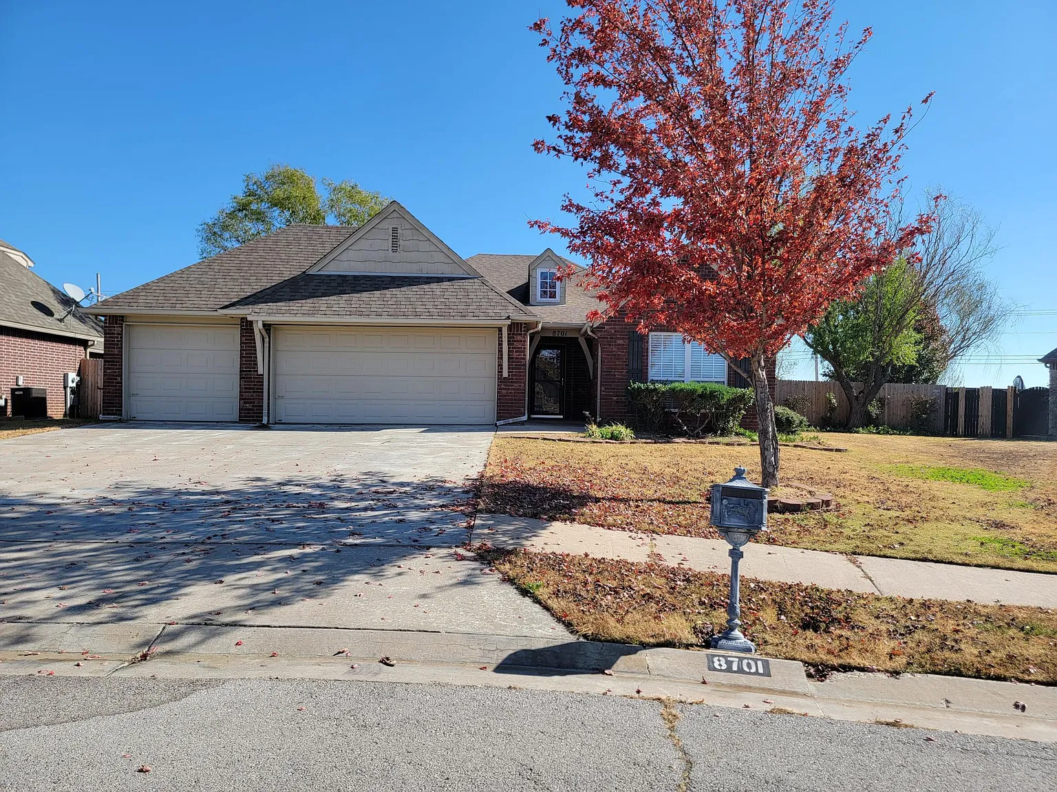 3 bed, 1816 sqft, $1,825 — Photo 1