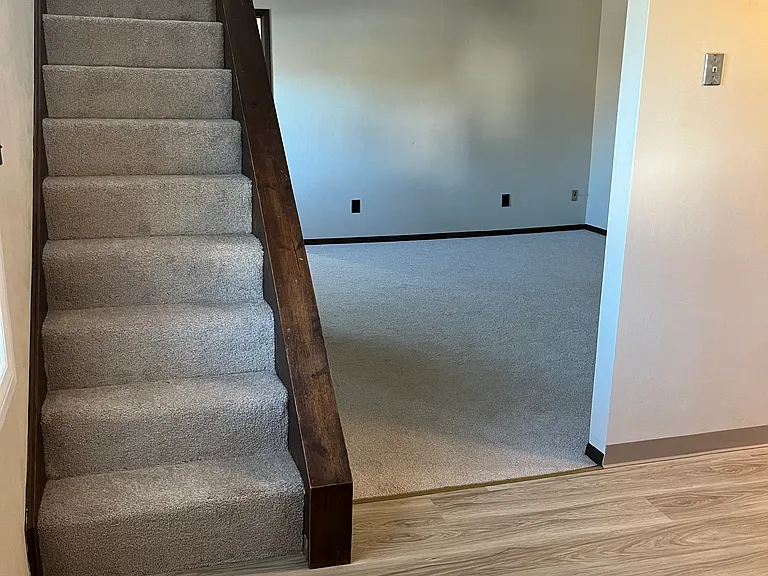 700 N Railroad St #D — Photo 8