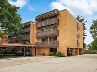 1925 Tanglewood Dr APT 1C, Glenview, IL 60025
