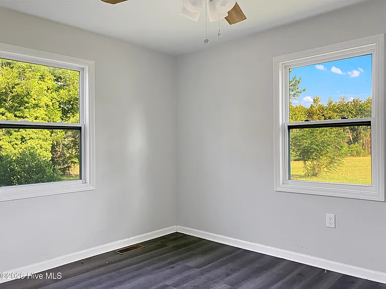 500 Wilkins Rd — Photo 8