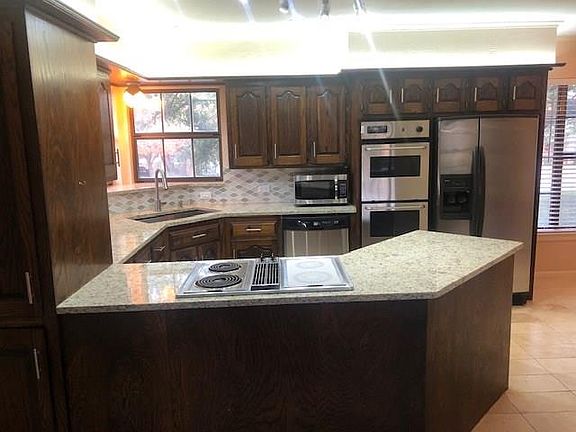 3rd image of 1516 Francis St