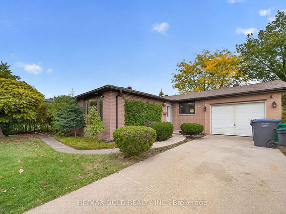 4th image of 722 Balmoral Dr