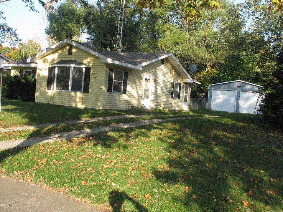 1st image of 2407 Emerald Dr