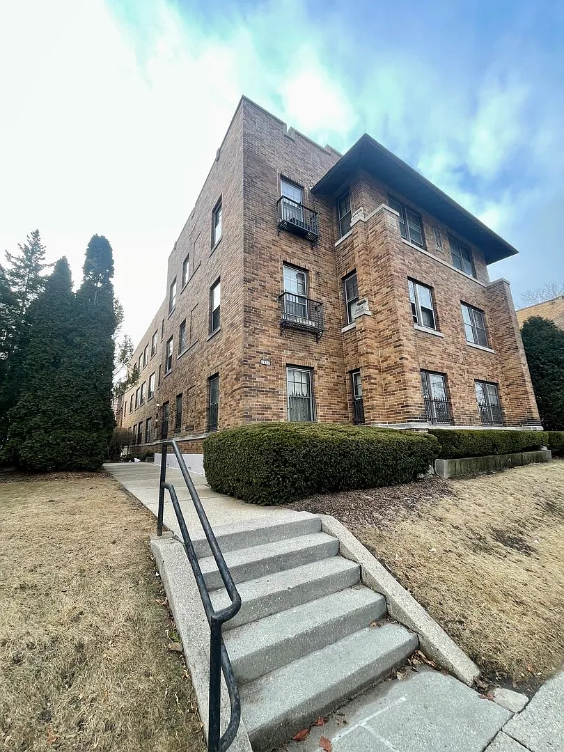 2637 N Cramer St — Photo 1