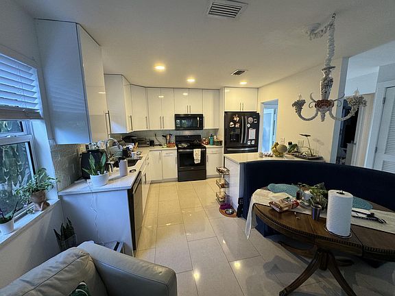 3rd image of 425 Nottingham Boulevard