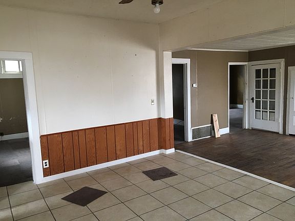 5th image of 119 W Mary St