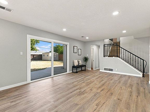 5th image of 10259 Croydon Way