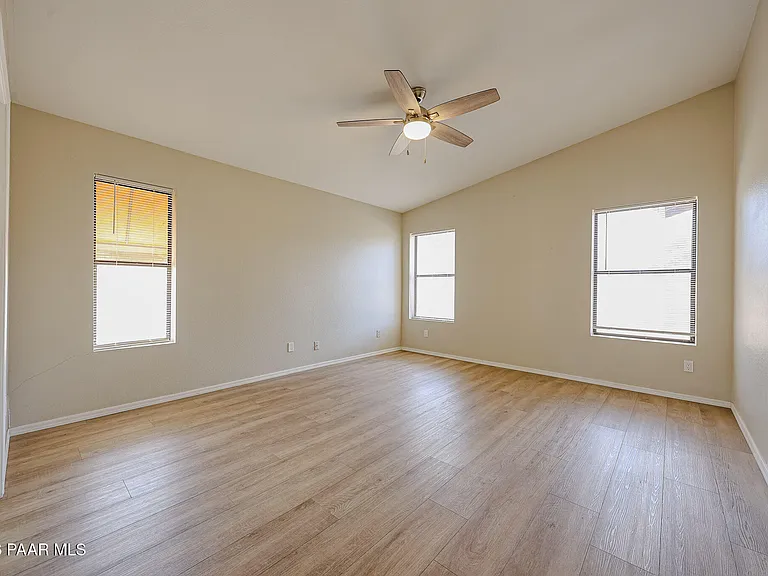 6320 W Paradise Ln — Photo 16