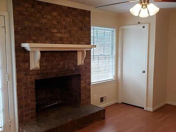 2nd image of 3209 Larkspur Cir