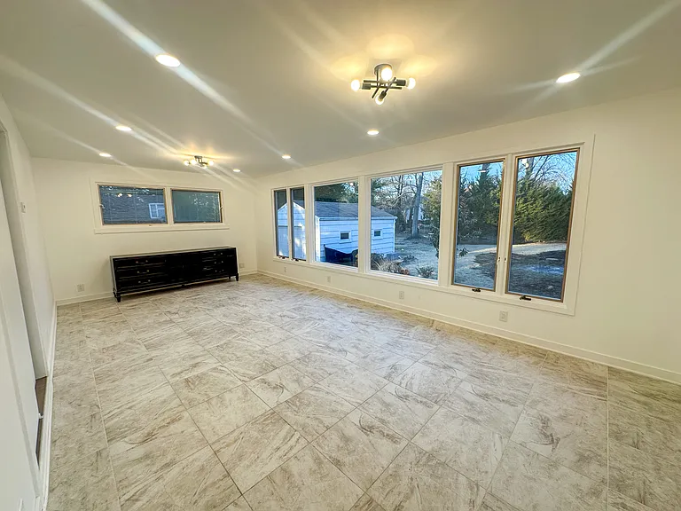 36 Roosevelt Ave — Photo 10