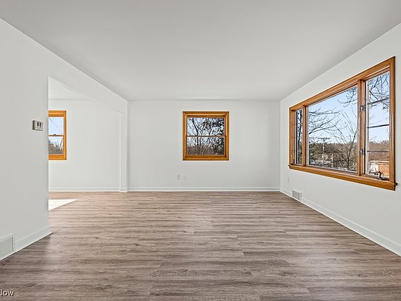 5th image of 1724 Krumroy Rd