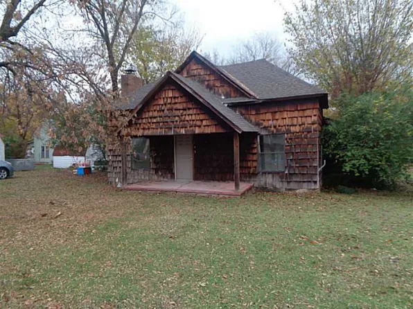 703 W 3rd St, Heavener, OK 74937