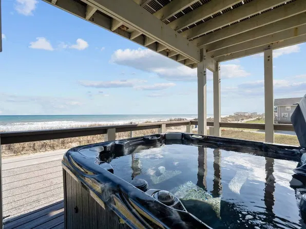 407 Topsail Rd, North Topsail Beach, NC 28460