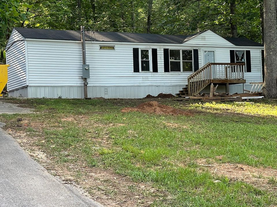2nd image of 120 Crest Rd SW
