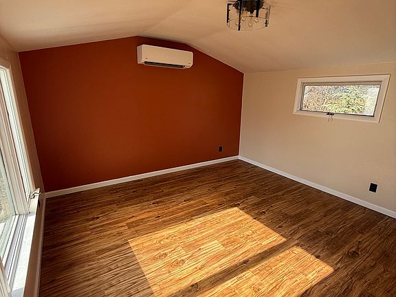 2nd image of 162 Park St