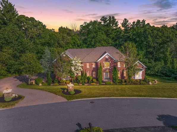2 Regency Rdg, Andover, MA 01810