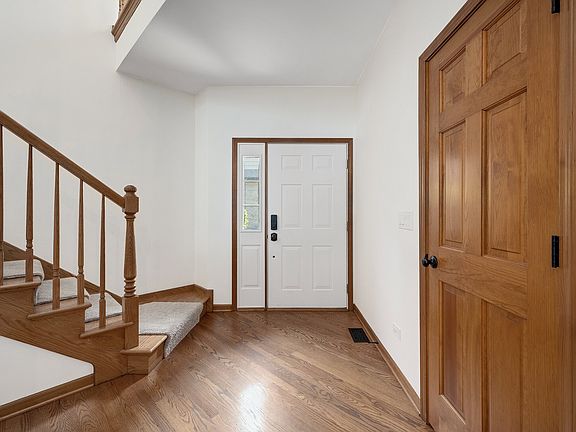 2nd image of 146 Santa Fe Ln