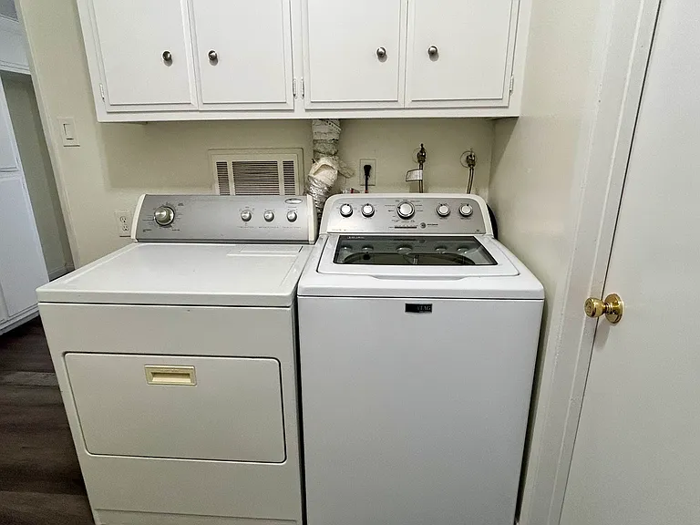 28057 Washington Ave — Photo 11