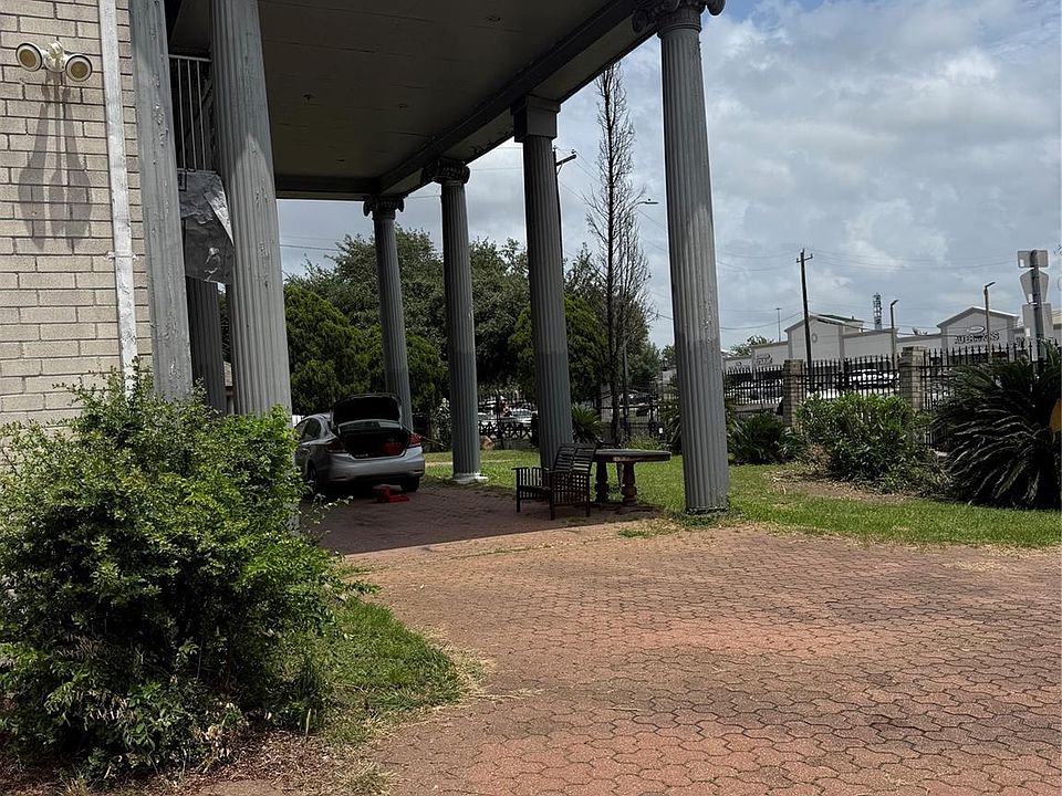 1st image of 8528 Beechnut St