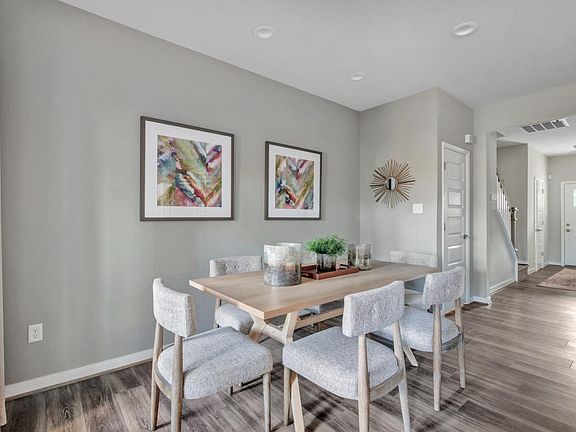 004 Waverly_Dining Area