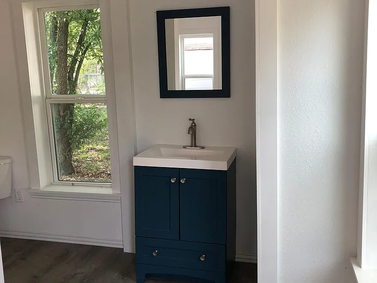 1402 Avenue D — Photo 11