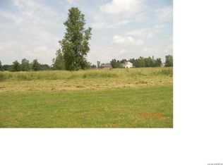 10190 Shamus Ln, Clarence, NY 14031