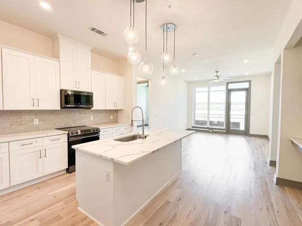 2700 Old Denton Rd, Carrollton, TX