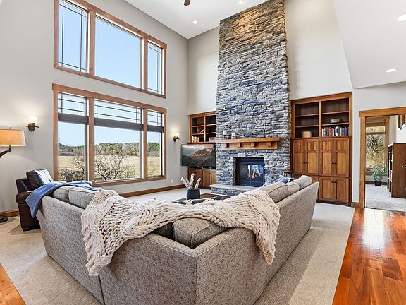 3rd image of 11545 Hillcrest Ct N