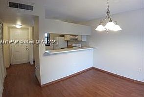 5th image of 9831 Nob Hill Ct