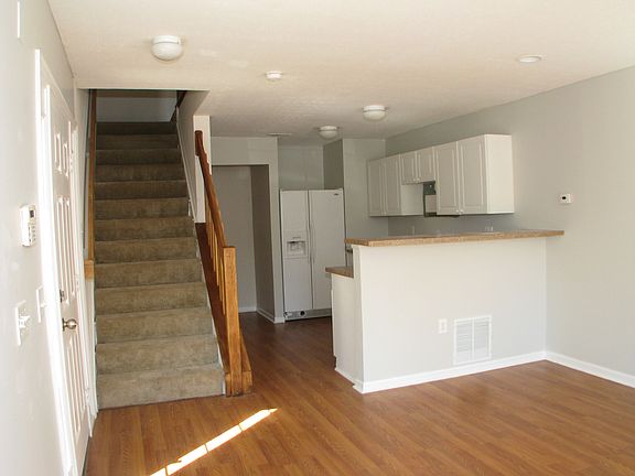 4th image of 325 Shadbush Dr