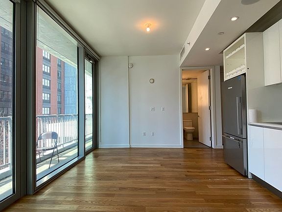 5th image of 436 Albee Sq #B4