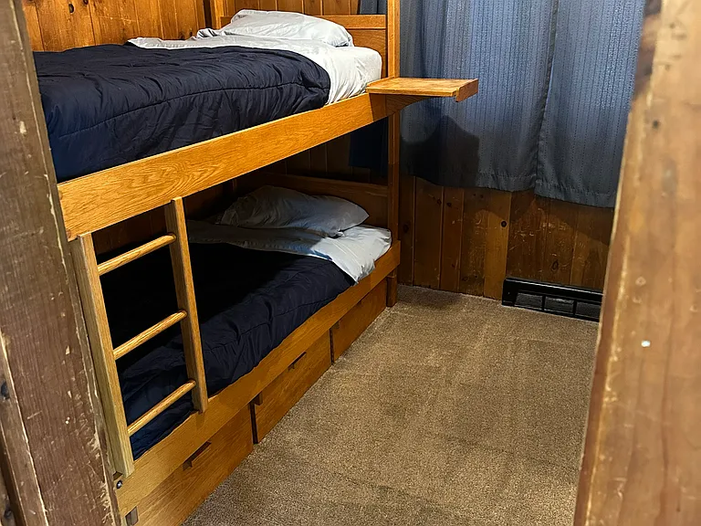 Middle Bedroom