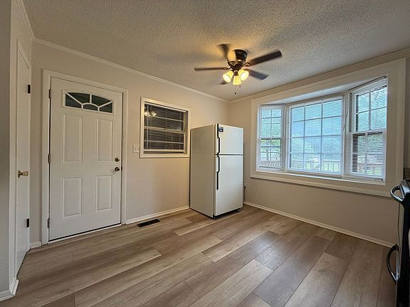 3rd image of 5 Garrett Rd NE