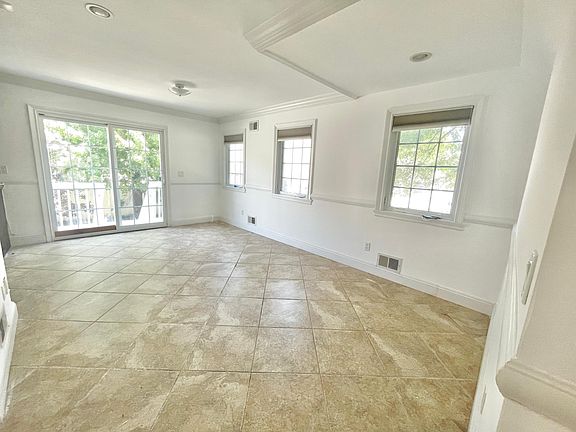 5th image of 32 Belfield Ave #2