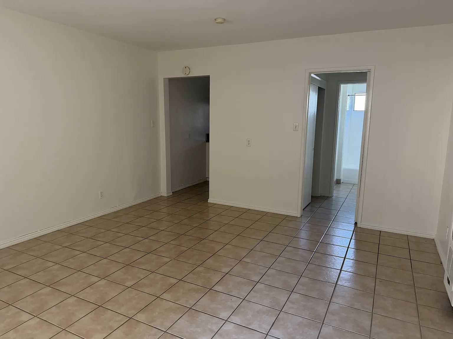 208 E Bay State St — Photo 1