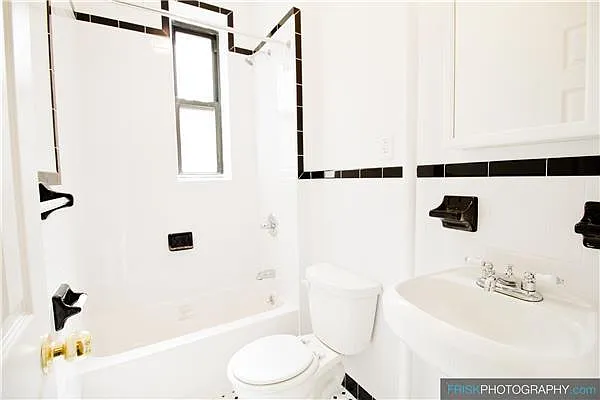 Rented by Siderow Residential Group | media 20