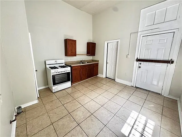 2237 Washington Ave — Photo 5