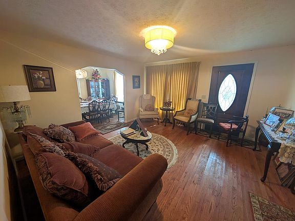 4th image of 67 Maye Dr