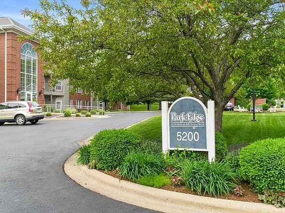 3rd image of 5200 N Knoxville Ave APT 302N