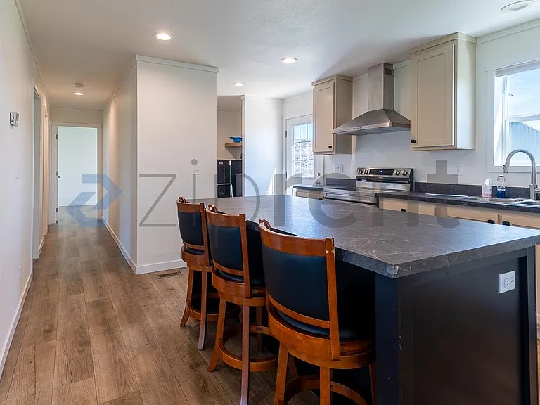 23143 Lowe Rd E — Photo 14