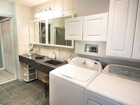 Ranch- utility room/bathroom