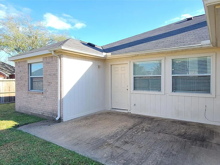 19330 Larissa Dr — Photo 27